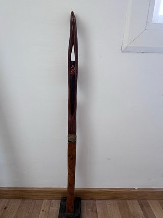 Figura africana de madera tallada