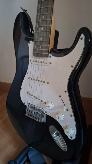 Guitarra Eléctrica Negra RockJam