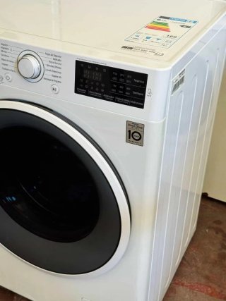 LAVADORA DE CARGA FRONTAL MARCA LG DE 9 KILOS