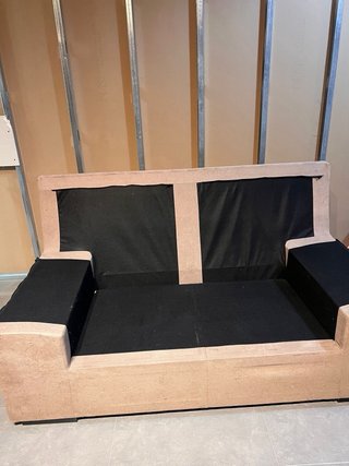 Sofá de tela beige