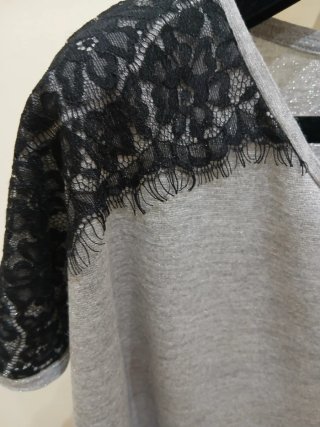 Camiseta Elogy gris con encaje negro T.46