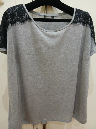 Camiseta Elogy gris con encaje negro T.46