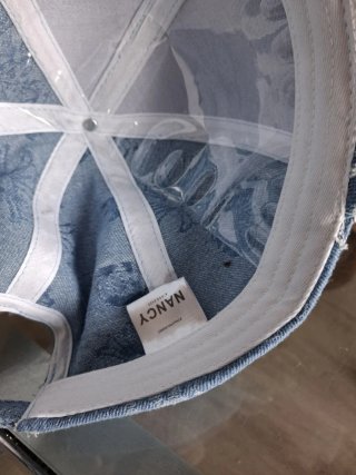 Cappello jeans con visiera e ricami