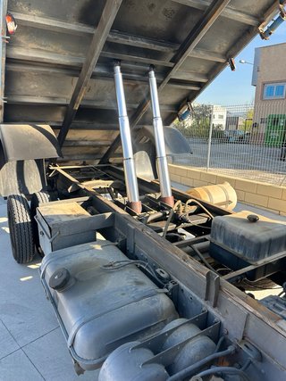 Camión volquete MAN 8.136 F