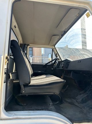 Camión volquete MAN 8.136 F