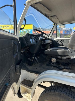 Camión volquete MAN 8.136 F