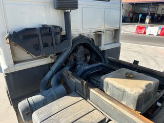 Camión volquete MAN 8.136 F