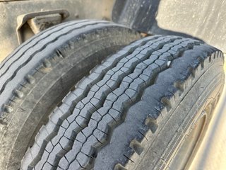 Camión volquete MAN 8.136 F