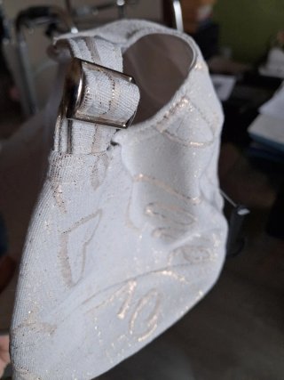Cappello bianco panna con visiera love