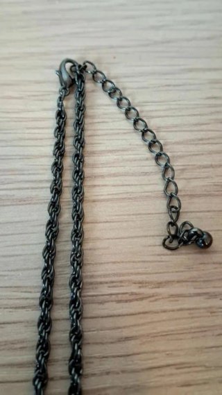 Collana con ciondolo a croce gotica