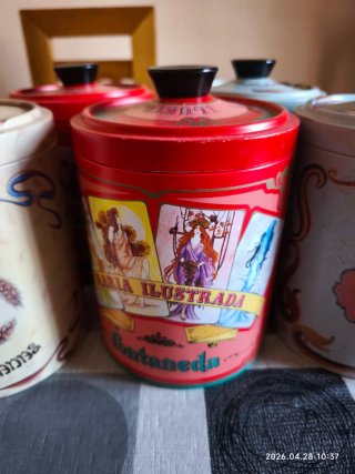 Botes de galletas Fontaneda vintage