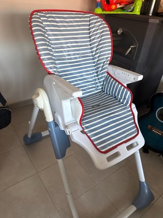 Trona de bebé a rayas