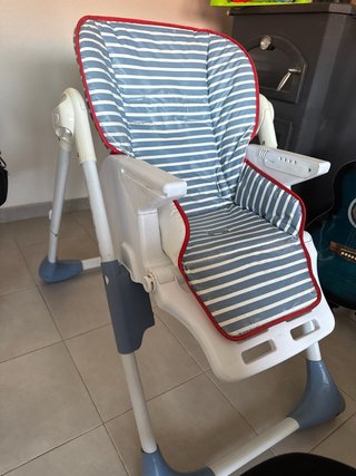 Trona de bebé a rayas