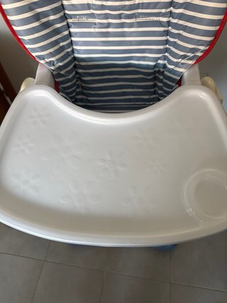 Trona de bebé a rayas