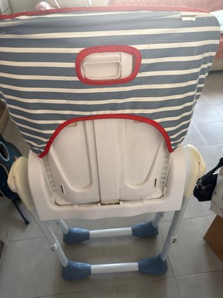 Trona de bebé a rayas