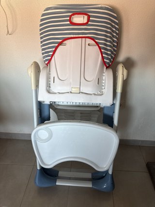 Trona de bebé a rayas