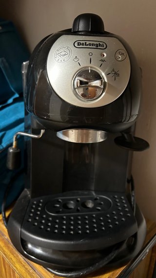 Cafetera DeLonghi Express Negra