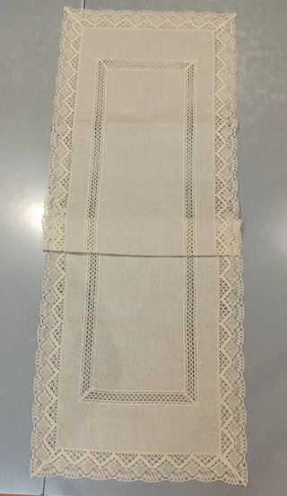 Camino de mesa de tela beige