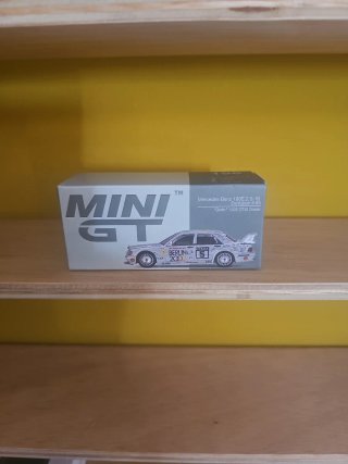 Mini GT Mercedes-Benz 190E 2.5-16