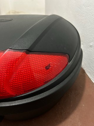 Cajón de moto negro