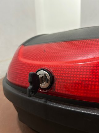 Cajón de moto negro