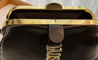 Bolso negro cadena dorada fiesta