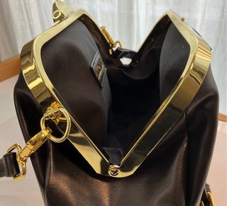 Bolso negro cadena dorada fiesta