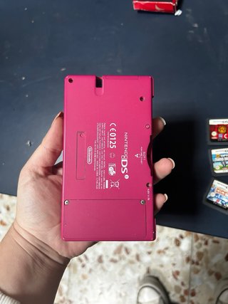 Nintendo DSi Rosa + 5 Juegos