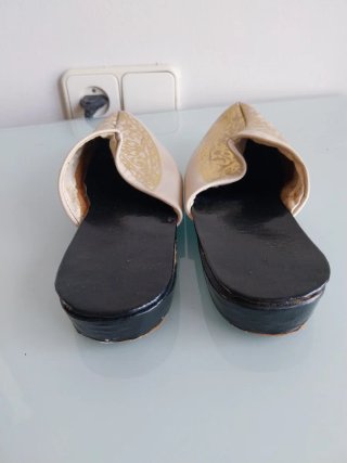 Zapatilla/Babuchas in pelle beige e oro
