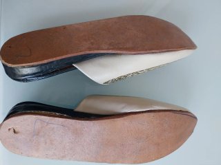 Zapatilla/Babuchas in pelle beige e oro