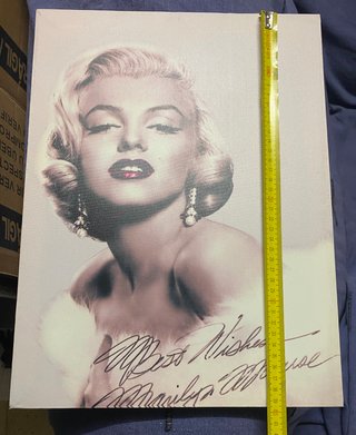 Dos cuadros de Marilyn Monroe
