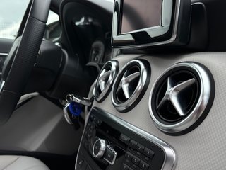 MERCEDES-BENZ A 180 Urban TECHO SOLAR