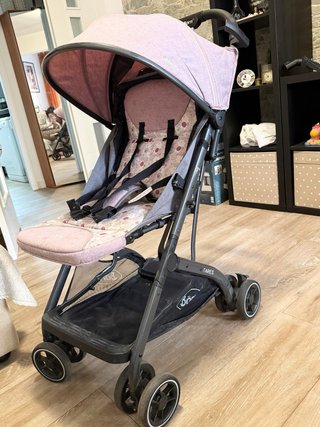 Carrito de bebé niña rosa Marca born