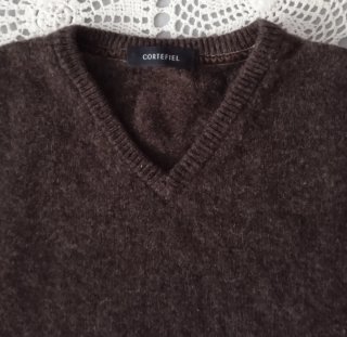 Jersey Corte Fiel Cuello Pico Marrón Lana