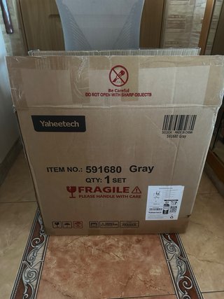 Silla de oficina ergonómica gris y negra