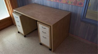 Escritorio grande con cajoneras