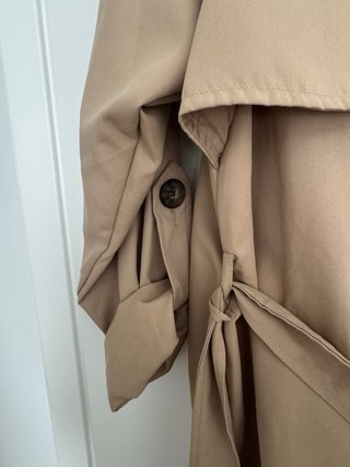 Gabardina fluida Stradivarius Beige