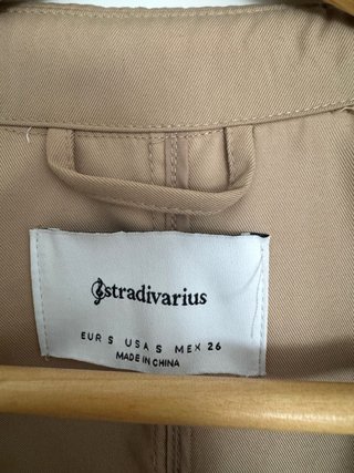 Gabardina fluida Stradivarius Beige