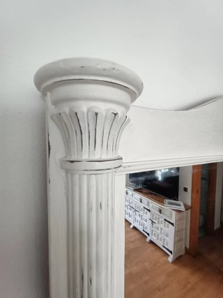 Mueble recibidor blanco con espejo