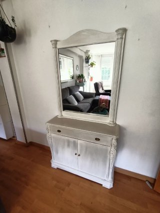 Mueble recibidor blanco con espejo