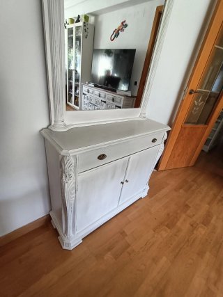 Mueble recibidor blanco con espejo