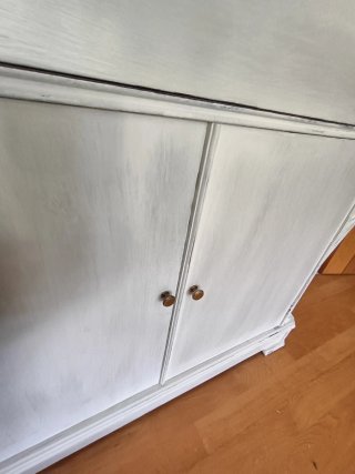 Mueble recibidor blanco con espejo