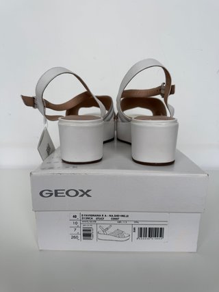 Sandalias de piel nuevas GEOX blanco plateado. 40