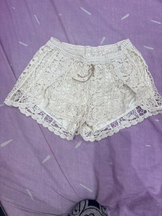 Pantalones cortos de encaje blanco