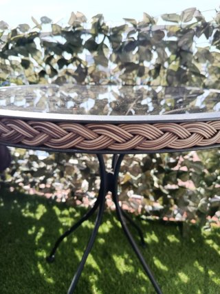 Mesa de jardín redonda cristal y mimbre