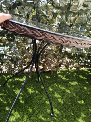 Mesa de jardín redonda cristal y mimbre