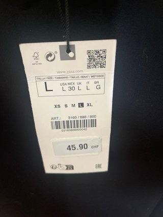 Falda pantalón Zara negra con etiqueta