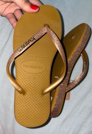 Havaianas douradas com glitter