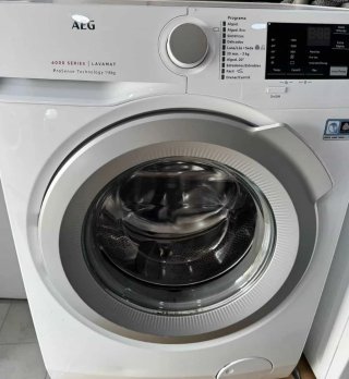 LAVADORA DE CARGA FRONTAL MARCA AEG DE 8 KILOS