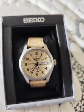 Seiko 5 Sport tipo field Color Arena